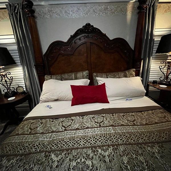The Sassafras Inn offers a variety of rooms, each uniquely decorated with a mix of vintage and modern furnishings, providing a cozy and comfortable stay. 