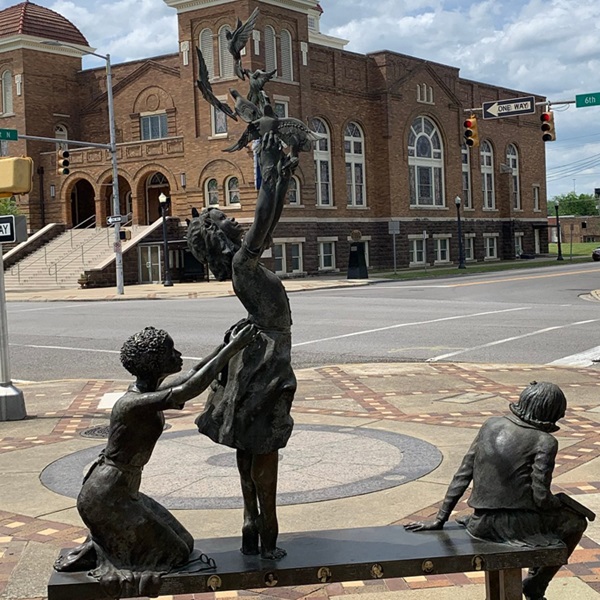 The church became infamous after the tragic bombing on September 15, 1963, that killed four children and injured many others. 