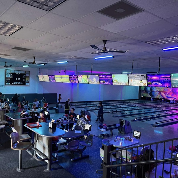 Tsunami Lanes offers a welcoming environment suitable for families, including children and adults, making it an ideal spot for family outings. 