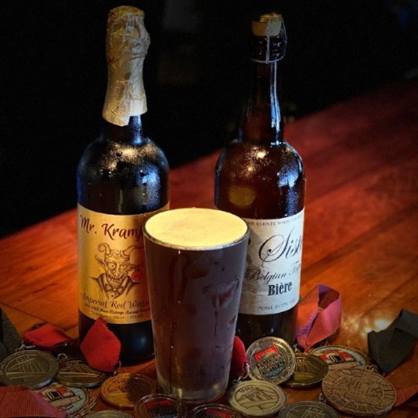 Port O' Pints Brewing Company offers a variety of locally brewed craft beers, including IPAs, stouts, and lagers, crafted on-site with quality ingredients. 