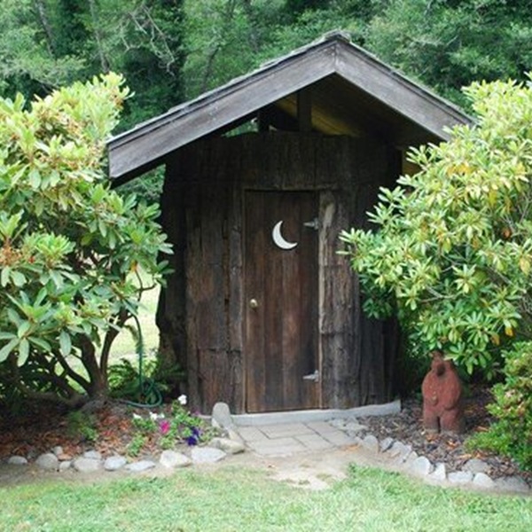 The attraction provides basic visitor facilities such as parking, picnic areas, and a unique redwood outhouse, allowing guests to relax and enjoy the surroundings. 