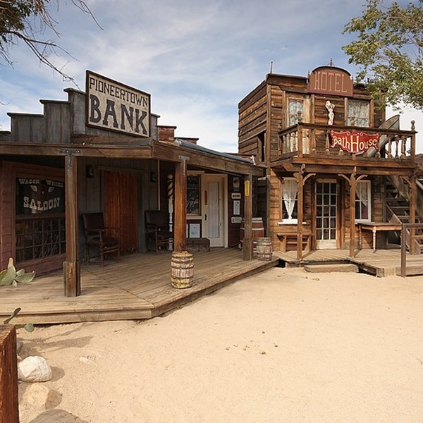 Pappy & Harriet's Pioneertown Palace is a nearby legendary music venue and bar offering live music, good food, and a unique atmosphere. 