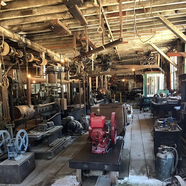 The park’s visitor center features a museum with exhibits that display artifacts, photos, and a scale model of the mine. 