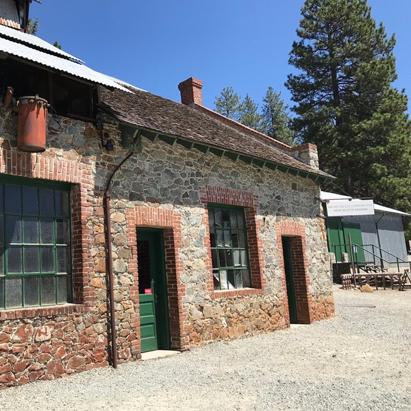 Visitors can explore the mine yard, which contains historic mining equipment, buildings, and machinery, including the stamp mill. 