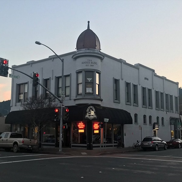 Ukiah Brewing Company & Restaurant is one of the first certified organic brewpubs in the United States, offering locally brewed beers and organic food. 