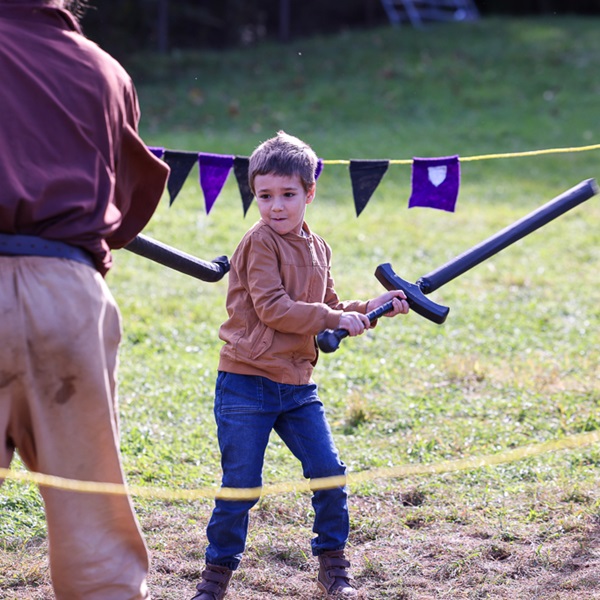 Visitors can also participate in Renaissance-themed games, contests, and workshops throughout the faire. 