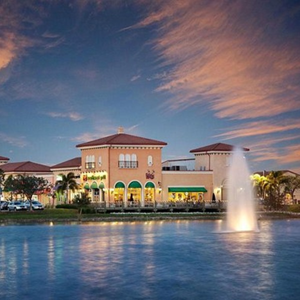 Coconut Point is a large open-air shopping mall with over 140 stores, making it a great place for shopping and entertainment. 