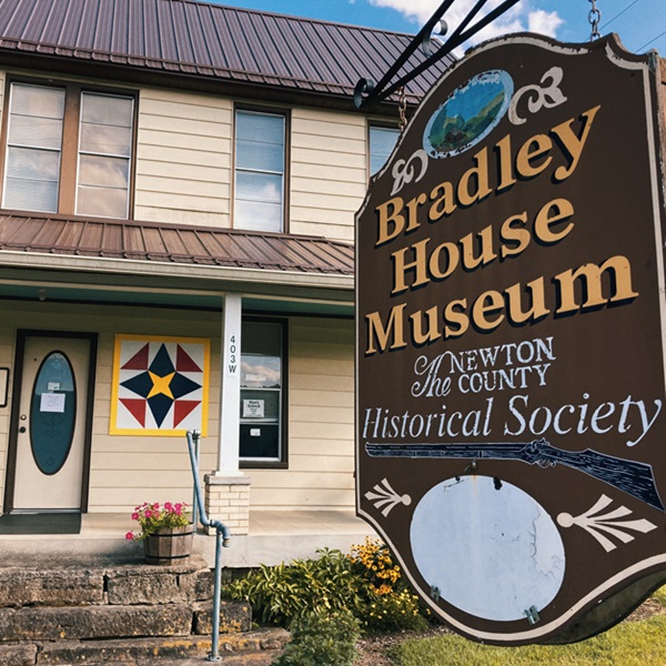 The Bradley House Museum showcases a collection of artifacts, furniture, and memorabilia that tells the story of the town’s history. 
