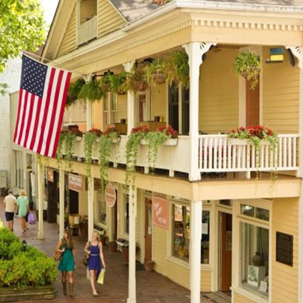A self-guided walking tour takes visitors through the town’s historic sites, including the old jail, public square, and various historic homes. 