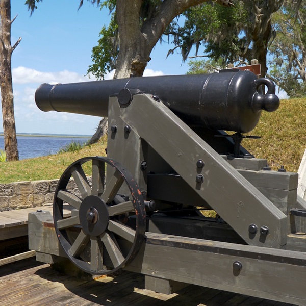Located on the banks of the Ogeechee River, this state park is home to one of the best-preserved Confederate earthwork fortifications from the Civil War, offering historical exhibits, nature trails, and wildlife viewing. 