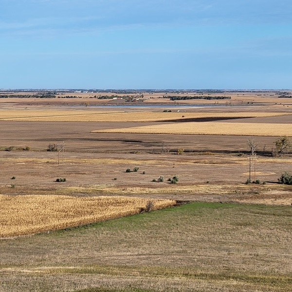 The lodge’s location on a high ridge provides stunning views of the surrounding prairie, especially at sunrise and sunset. 