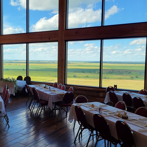 The design of the lodge emphasizes large windows and open spaces, allowing guests to fully appreciate the expansive views and natural light. 