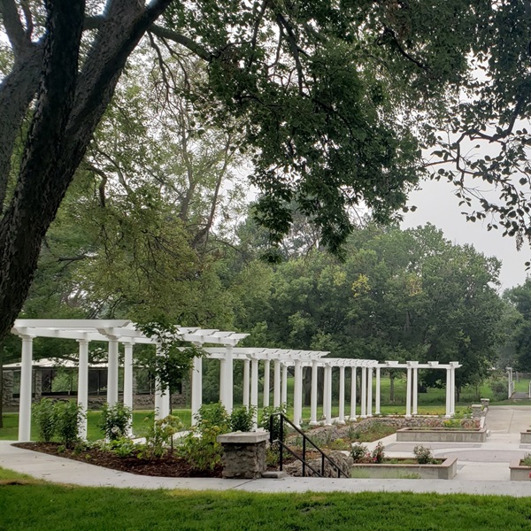 Alliance Pillars, located in Central Park, are impressive pillars that celebrate Alliance's railroad heritage and provide a striking photo opportunity. 