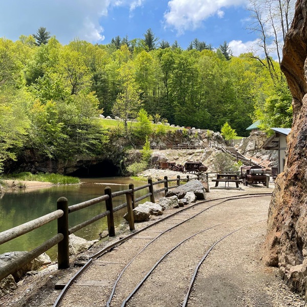 Emerald Village is a premier gem mining attraction in Spruce Pine that offers visitors a chance to experience gem mining firsthand. 