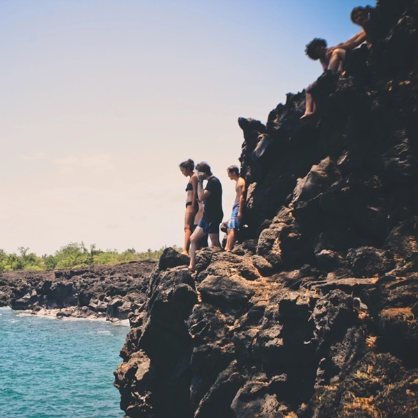 End of the World is also a popular spot for cliff jumping, although climbers should exercise caution and ensure conditions are safe before attempting jumps. 