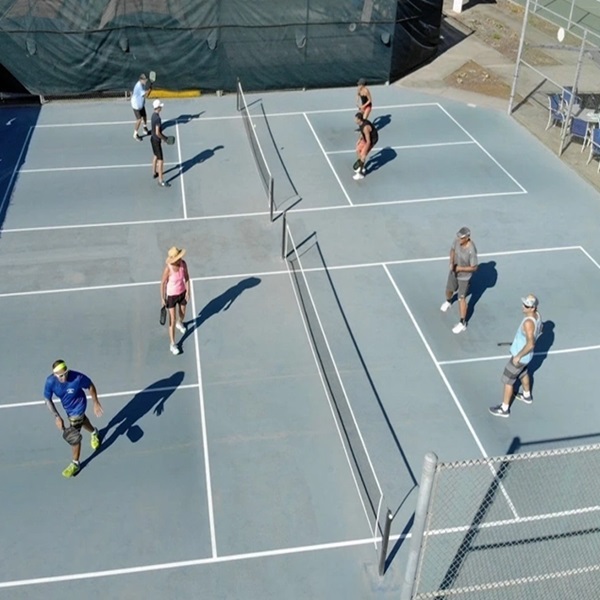 Holua encourages social play with open court sessions, where players can drop in and enjoy games with others in the community. 