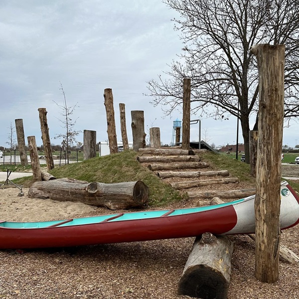 Nature lovers can enjoy outdoor activities such as boating, fishing, hiking, and picnicking at nearby Red Rock Lake. 