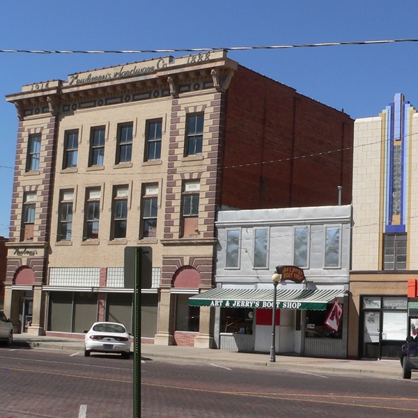 Alliance’s historic main street offers charming shops, boutiques, and local eateries, providing a quaint and welcoming atmosphere for visitors. 