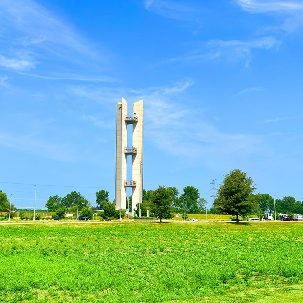 One of the main attractions in Hartford is the Lewis and Clark Confluence Tower, which offers panoramic views of the confluence of the Mississippi and Missouri Rivers. 