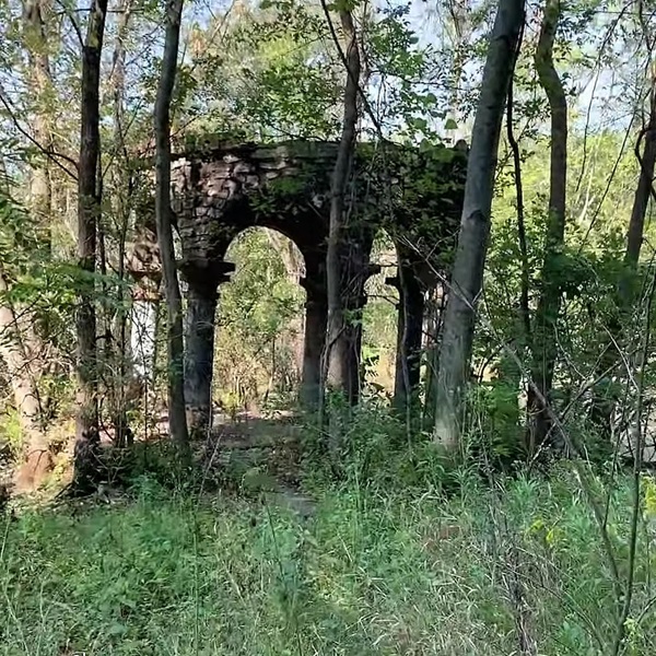 Hartford is home to Hartford Castle, also known as Mallinckrodt Castle. Built in the early 20th century by a wealthy industrialist, the castle features unique architecture and overlooks the Mississippi River. 