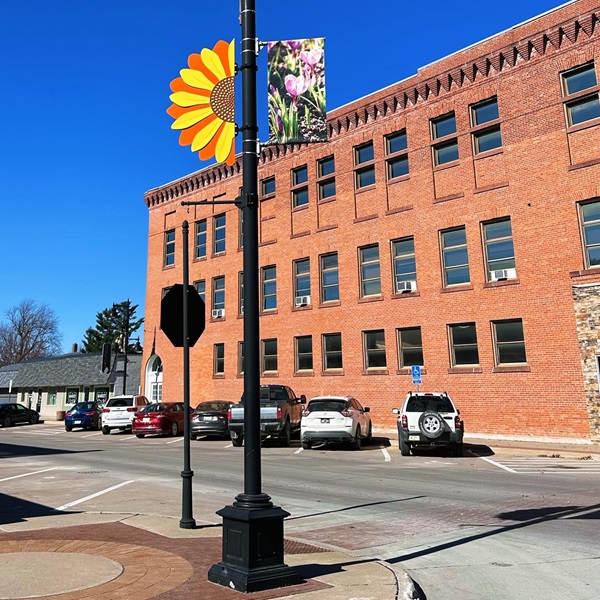 Knoxville's friendly and welcoming atmosphere provides visitors with a taste of small-town charm and hospitality. 