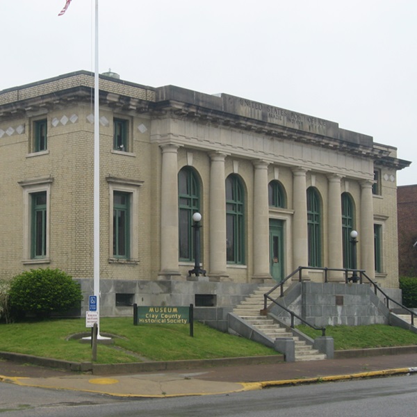 The Clay County Courthouse, built in 1914, features Beaux-Arts style architecture and is listed on the National Register of Historic Places. 