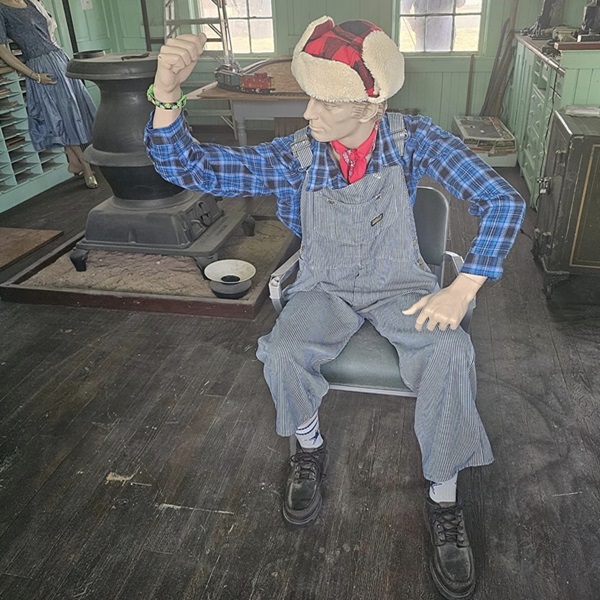 The museum is staffed by knowledgeable volunteers who are passionate about sharing the history of the area and ensuring that visitors have a memorable visit. 