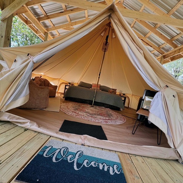 Many sites offer special packages for couples, including romantic touches like champagne, chocolates, and private dinners.  