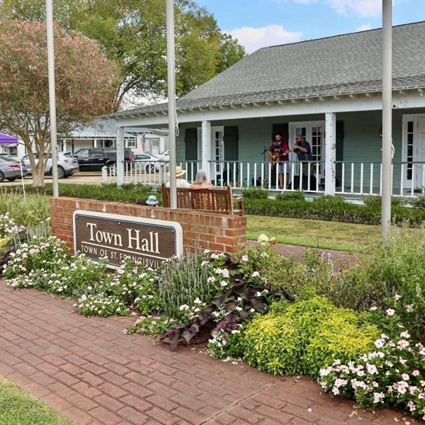 St. Francisville is a charming, historic town located in West Feliciana Parish, Louisiana, known for its well-preserved antebellum architecture and rich history. 