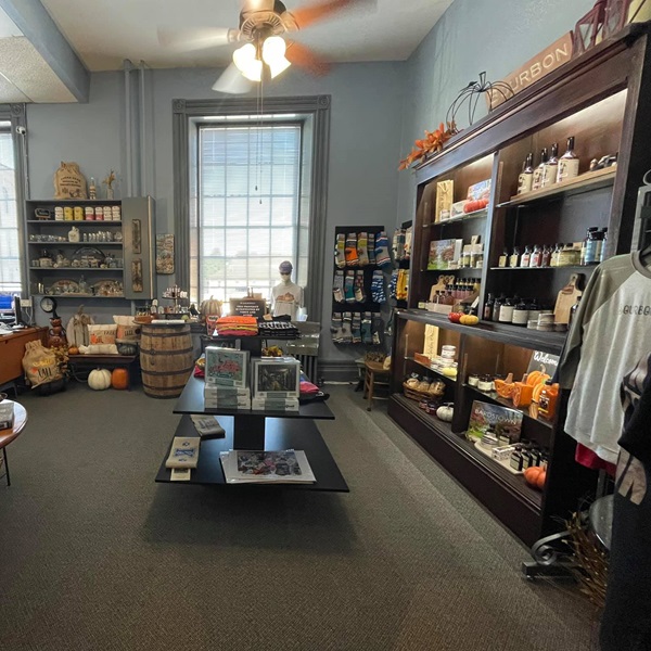 Oscar Getz Museum of Whiskey offers visitors a fascinating glimpse into the history and heritage of bourbon production in America. 