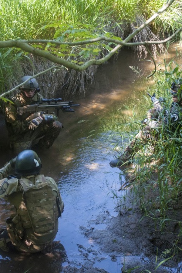 Hole in the Wall Paintball     - Display Image