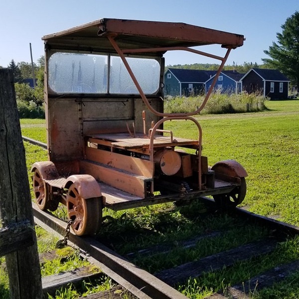 Visitors can explore recreated buildings, exhibits, and artifacts that illustrate the daily life, traditions, and struggles of the Acadian settlers. 