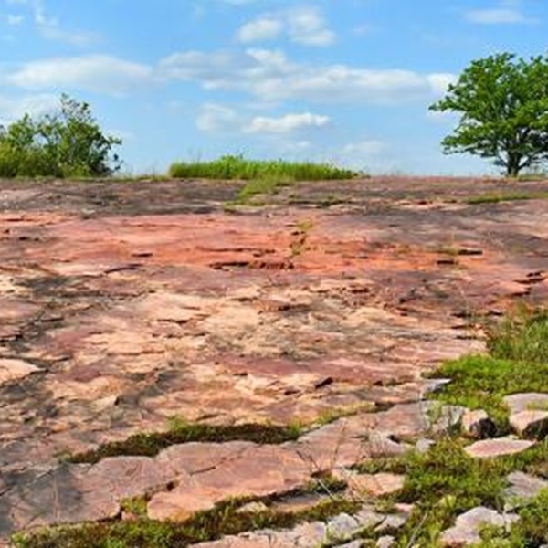 The site offers insights into the history and cultural significance of the site to the Dakota people. 