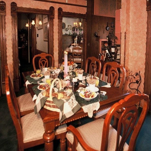 The B&B is housed in a beautifully restored Victorian mansion, originally built in 1889 by Michael Scanlan, a prominent local businessman and the town's first mayor. 
