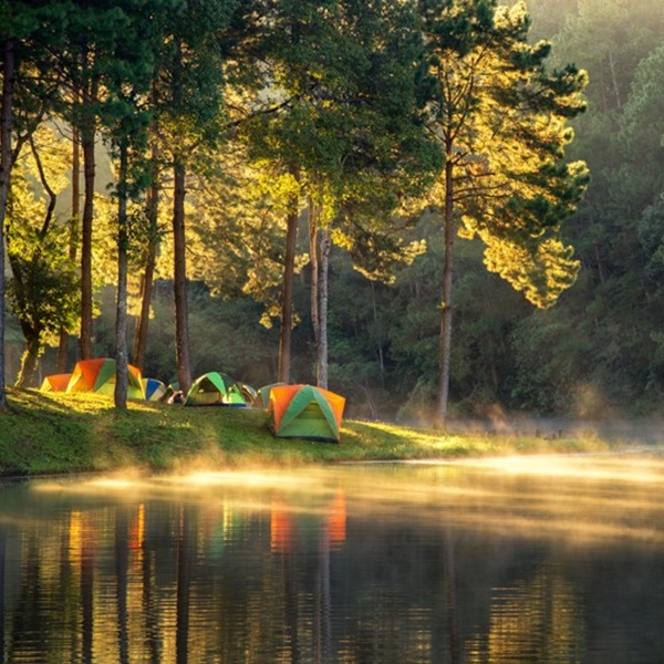 The town attracts visitors looking for a relaxing and romantic escape, with plenty of opportunities to connect with nature and unwind in a peaceful setting. 