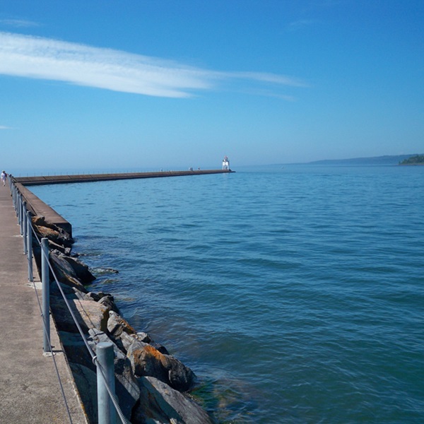 Two Harbors is situated along Minnesota’s North Shore Scenic Drive, offering stunning views of Lake Superior, rocky cliffs, and dense forests. 