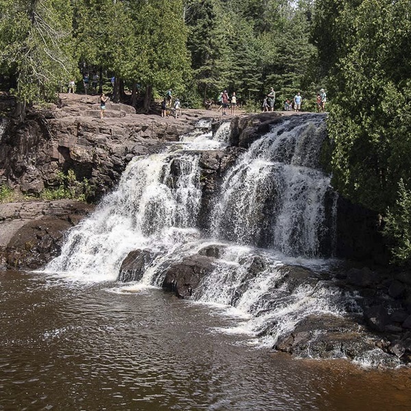 The town’s location makes it a perfect starting point to explore outdoor attractions, such as waterfalls, forests, and the rugged shoreline of Lake Superior. 