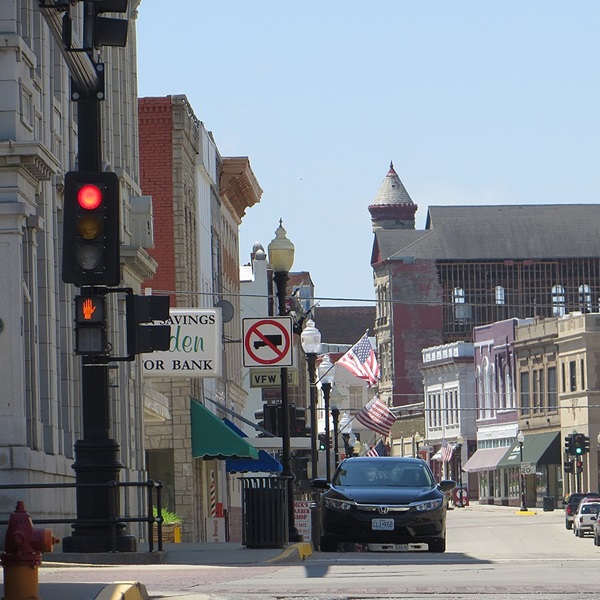 Visitors can visit downtown Sedalia to admire Victorian-era buildings or explore art galleries and antique stores. 