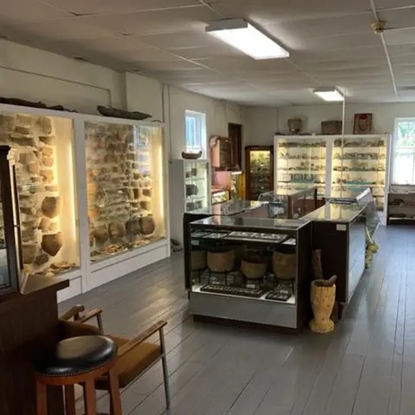 Highlights include exhibits on the Native American cultures of the area, showcasing their art, tools, and daily life through carefully curated displays. 