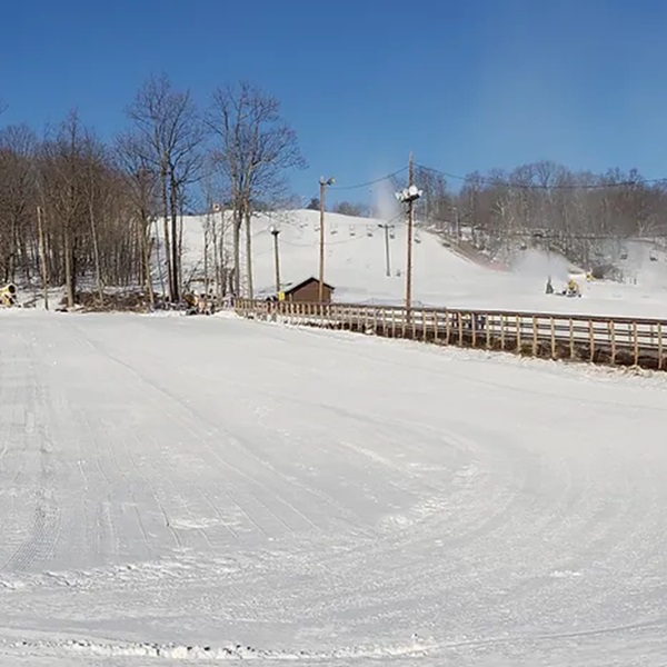 The smaller size of the resort and gentle terrain make it an ideal destination for family outings. 