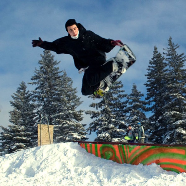 The ski area includes a terrain park designed for snowboarders and freestyle skiers, featuring jumps, rails, and boxes, and providing a space for practicing tricks and stunts. 
