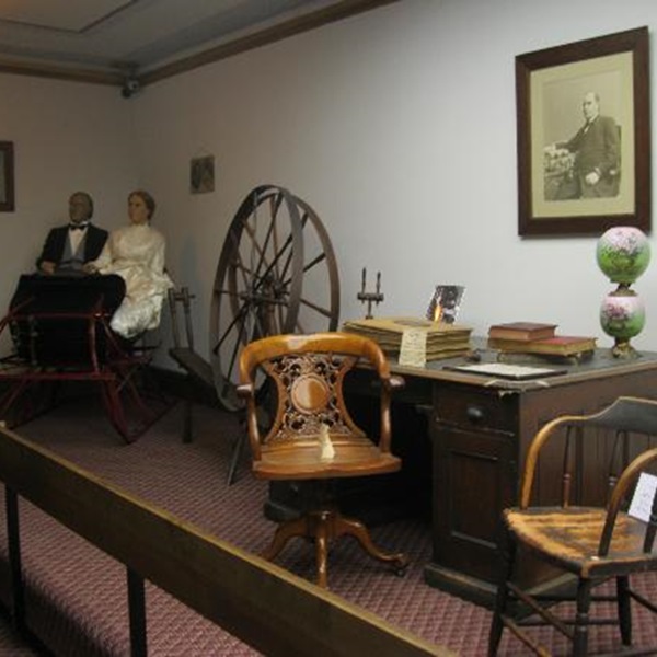 The museum offers detailed exhibits on McKinley's political career, including his role in the Spanish-American War and his economic policies. 