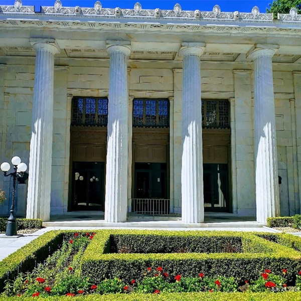 A grand structure with marble columns, this memorial includes a museum with exhibits on McKinley's career, presidency, and assassination. 