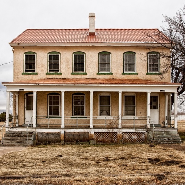 The Silver City Museum is housed in a historic building, and showcases local history, including Silver City’s mining past and its role in the Old West. 