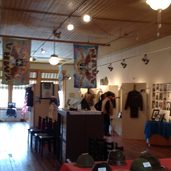 The Raton Museum exhibits regional artifacts associated with local ranching, coal mining, railroads, and pioneer life. 