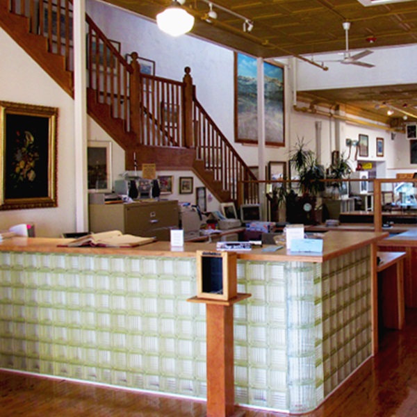 Knowledgeable staff members are available to offer visitors engaging guided tours. The Raton Museum