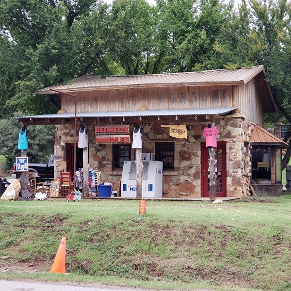 Cobblestone Row, the historic downtown area, features unique shops, art galleries, and restaurants housed in cobblestone buildings. 