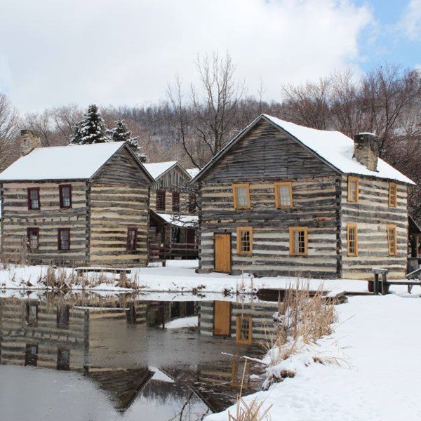 Visitors can explore the period structures, each providing insight into different facets of daily life during the colonial and frontier eras. 
