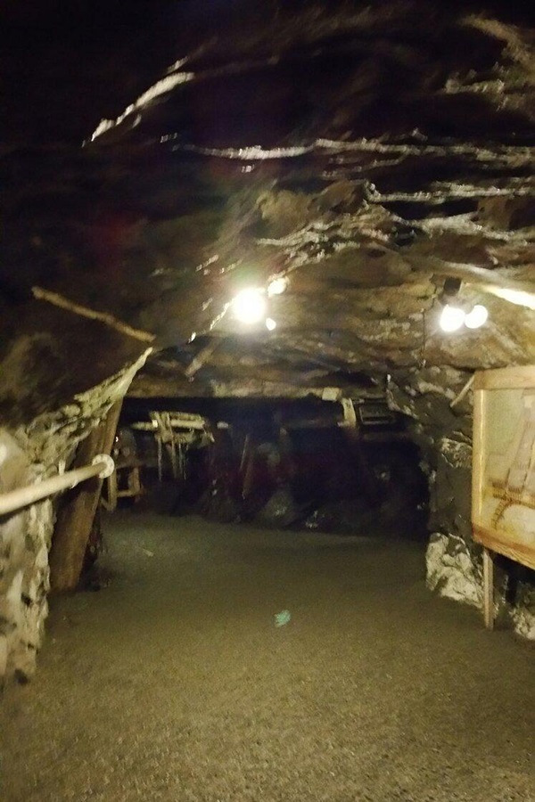 Pioneer Tunnel Coal Mine & Steam Train   - Display Image