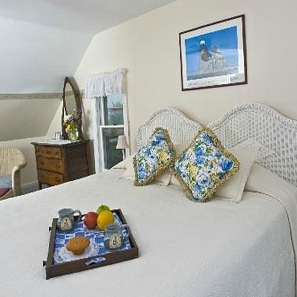 The inn features a variety of guest rooms, each uniquely decorated with a blend of classic New England charm and modern comforts. 